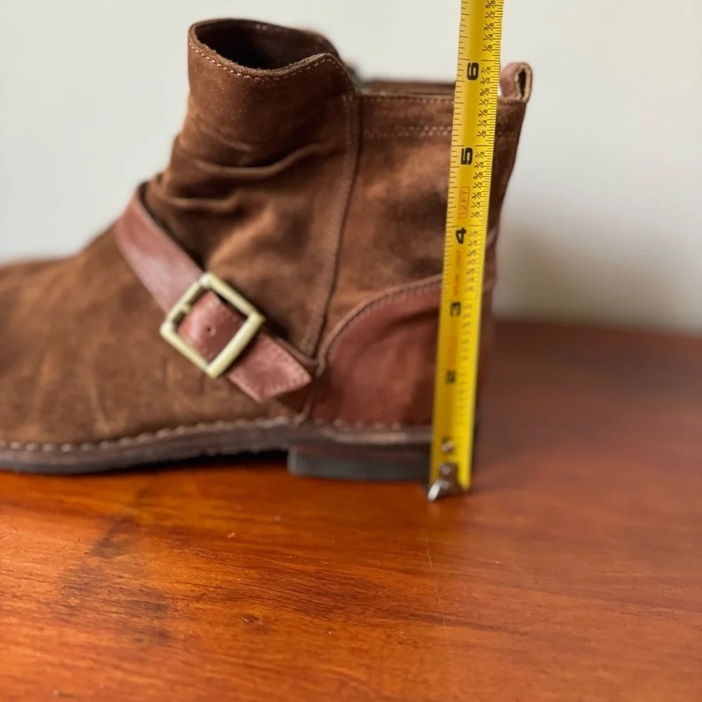 Trask Naomi suede brown leather ankle boots, buckles, & vibram soles sz 9.5
